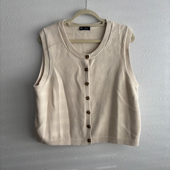 GAP Cropped Sleeveless Button Down Cardigan Sweater Vest in Cream White - Picture 3 of 7